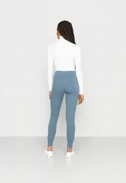 Ellesse FRIVOLA PANT - Pantalon De Survêtement - Blue -Ellesse Elegant Boutique e8589fabf153459ba1aa51b71d368645