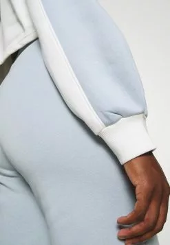 Ellesse TRISTAN - Sweatshirt - Offwhite -Ellesse Elegant Boutique eb0e02991cfe4ddaac5e5b43b126e23b