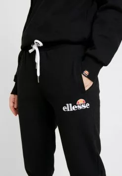 Ellesse FRIVOLA - Pantalon De Survêtement - Black 9 Ellesse FRIVOLA - Pantalon De Survêtement - Black -Ellesse Elegant Boutique ed68eaee76b1440f91a7faea969769e7