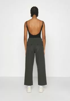 Ellesse SYLVIA - Débardeur - Black -Ellesse Elegant Boutique ee285088f52b46018f4efc58e2c3a364