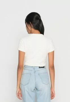 Ellesse MELATA - T-shirt Basique - Off White -Ellesse Elegant Boutique f0db05364f4a490c94ee73d67125a98e