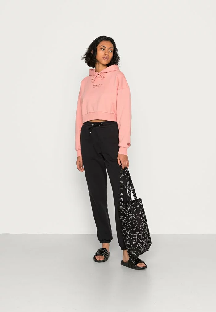 Ellesse SYUP CROP HOODY - Sweatshirt - Pink 2 Ellesse SYUP CROP HOODY - Sweatshirt - Pink – Image 2